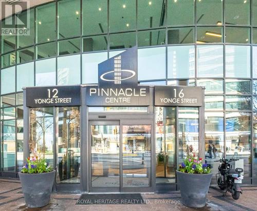 611 - 12 YONGE STREET  Toronto, ON M5E 1Z9