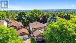 30 MOFFAT CRESCENT  Aurora, ON L4G 4Z8