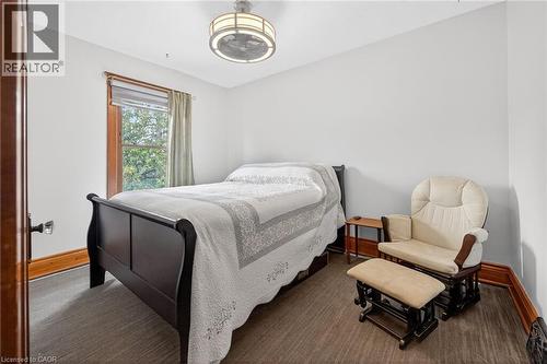 188 Park Row S, Hamilton, ON - Indoor Photo Showing Bedroom
