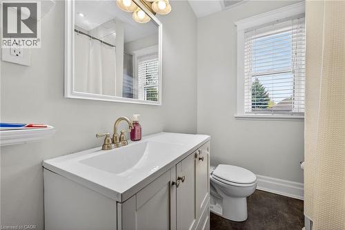 188 Park Row S, Hamilton, ON - Indoor Photo Showing Bathroom