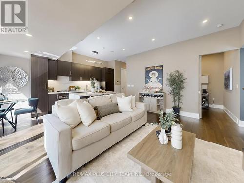 202 - 39 Queens Quay E, Toronto, ON - Indoor Photo Showing Living Room