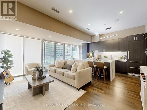 202 - 39 Queens Quay E, Toronto, ON - Indoor Photo Showing Living Room