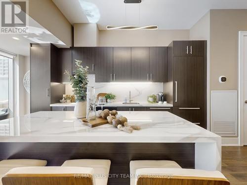 202 - 39 Queens Quay E, Toronto, ON - Indoor Photo Showing Kitchen