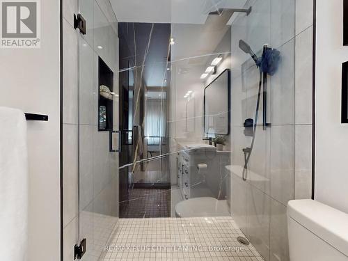 202 - 39 Queens Quay E, Toronto, ON - Indoor Photo Showing Bathroom