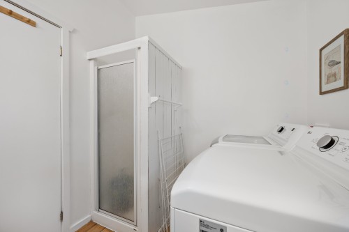 Salle de bains - 521 Mtée Major, Boileau, QC - Indoor Photo Showing Laundry Room