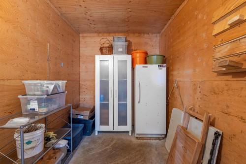 Remise - 521 Mtée Major, Boileau, QC - Indoor Photo Showing Other Room