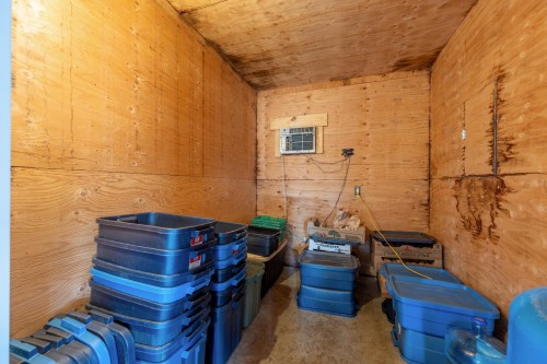 Remise - 521 Mtée Major, Boileau, QC - Indoor Photo Showing Other Room