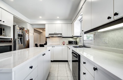 Kitchen - 74 Rue Chatillon, Dollard-Des-Ormeaux, QC - Indoor Photo Showing Kitchen