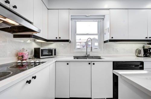 Kitchen - 74 Rue Chatillon, Dollard-Des-Ormeaux, QC - Indoor Photo Showing Kitchen With Double Sink