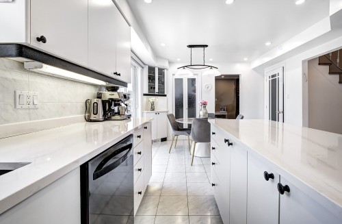 Kitchen - 74 Rue Chatillon, Dollard-Des-Ormeaux, QC - Indoor Photo Showing Kitchen With Upgraded Kitchen
