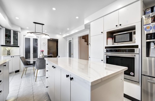 Kitchen - 74 Rue Chatillon, Dollard-Des-Ormeaux, QC - Indoor Photo Showing Kitchen With Upgraded Kitchen