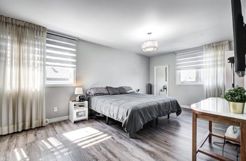 Master Bedroom - 74 Rue Chatillon, Dollard-Des-Ormeaux, QC - Indoor Photo Showing Bedroom