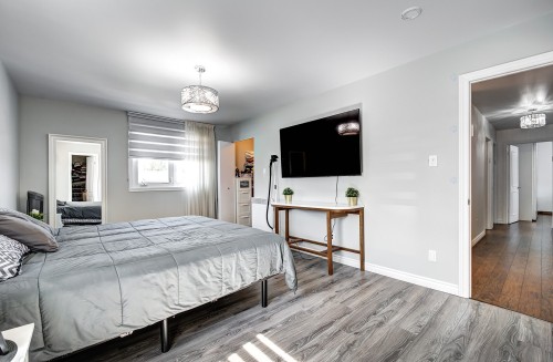 Master Bedroom - 74 Rue Chatillon, Dollard-Des-Ormeaux, QC - Indoor Photo Showing Bedroom