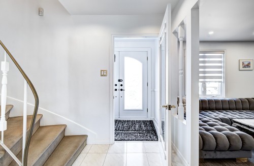 Mud Room - 74 Rue Chatillon, Dollard-Des-Ormeaux, QC - Indoor