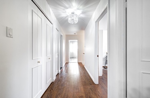 Passageway - 74 Rue Chatillon, Dollard-Des-Ormeaux, QC - Indoor Photo Showing Other Room