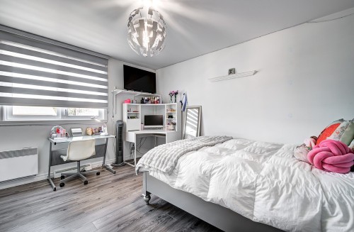 Bedroom - 74 Rue Chatillon, Dollard-Des-Ormeaux, QC - Indoor Photo Showing Bedroom