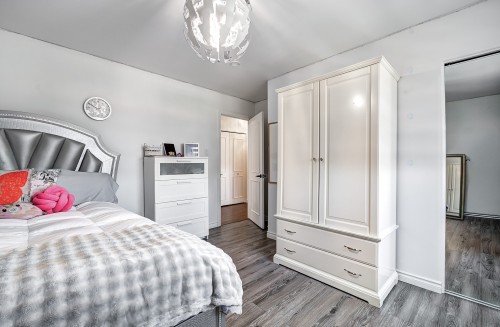 Bedroom - 74 Rue Chatillon, Dollard-Des-Ormeaux, QC - Indoor Photo Showing Bedroom