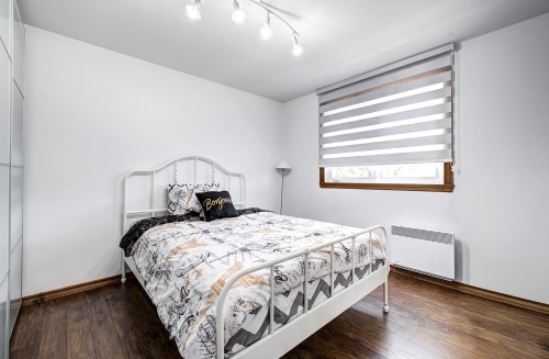 Bedroom - 74 Rue Chatillon, Dollard-Des-Ormeaux, QC - Indoor Photo Showing Bedroom