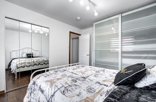 Bedroom - 74 Rue Chatillon, Dollard-Des-Ormeaux, QC - Indoor Photo Showing Bedroom