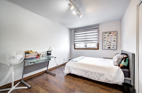 Bedroom - 74 Rue Chatillon, Dollard-Des-Ormeaux, QC - Indoor Photo Showing Bedroom