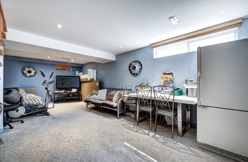 Game Room - 74 Rue Chatillon, Dollard-Des-Ormeaux, QC - Indoor