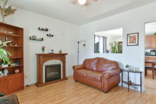 Salon - 146 Rue Onulphe-Peltier, L'Épiphanie, QC - Indoor Photo Showing Living Room With Fireplace