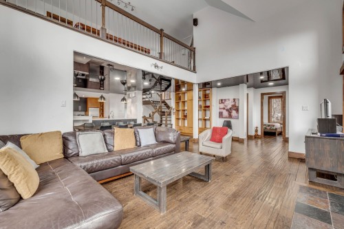 Living Room - 11Z Ch. Des Montagnards, Stoneham-Et-Tewkesbury, QC - Indoor Photo Showing Living Room