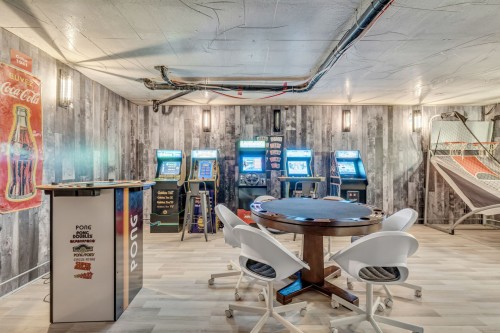Game Room - 11 Ch. Des Montagnards, Stoneham-Et-Tewkesbury, QC - Indoor