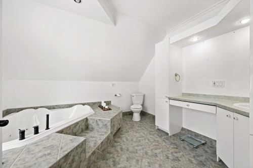 Salle de bains attenante à la CCP - 7 Rue St-André, Mont-Blanc, QC - Indoor Photo Showing Other Room
