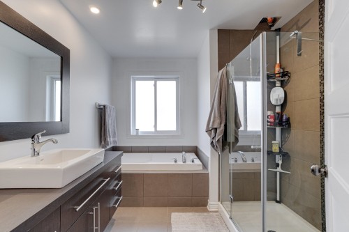 Bathroom - 71 Mtée De St-Sulpice, Saint-Sulpice, QC - Indoor Photo Showing Bathroom