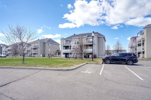 Parking - 71 Mtée De St-Sulpice, Saint-Sulpice, QC - Outdoor With Balcony With Facade