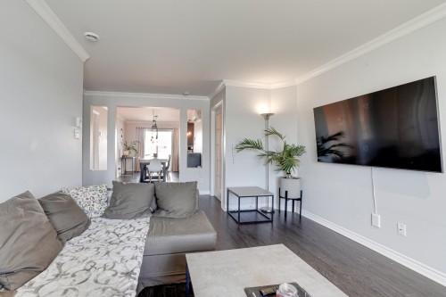 Living Room - 71 Mtée De St-Sulpice, Saint-Sulpice, QC - Indoor Photo Showing Living Room