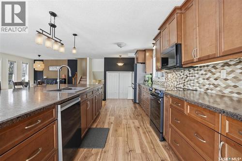 1643 General Crescent, Moose Jaw, SK - Indoor Photo Showing Kitchen With Double Sink With Upgraded Kitchen