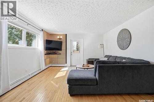 1643 General Crescent, Moose Jaw, SK - Indoor Photo Showing Living Room
