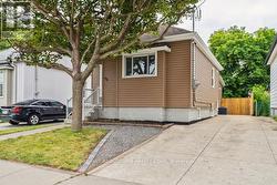 UPPER - 93 EAST 31ST STREET E Hamilton, ON L9V 3N9