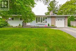 1334 LANGDALE Crescent Oakville, ON L6H 2K8
