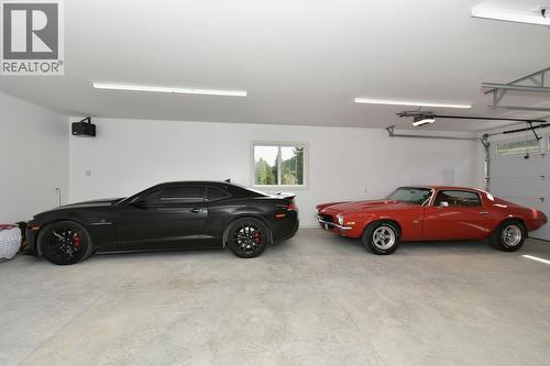 2799 Mountview Drive, Blind Bay, BC - Indoor Photo Showing Garage