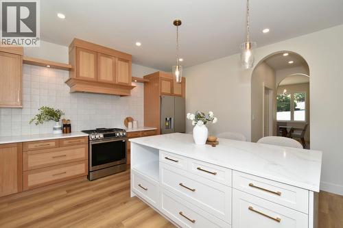 2799 Mountview Drive, Blind Bay, BC - Indoor Photo Showing Kitchen With Upgraded Kitchen