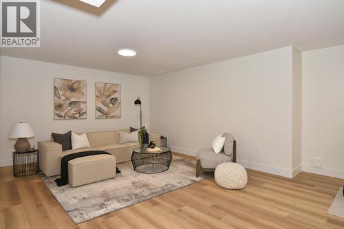2799 Mountview Drive, Blind Bay, BC - Indoor Photo Showing Living Room