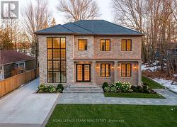 18 COULTICE DRIVE  Whitchurch-Stouffville, ON L4A 2Y1