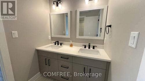 498 Phyllis Street, London South (South E), ON - Indoor Photo Showing Bathroom