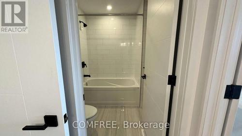 498 Phyllis Street, London South (South E), ON - Indoor Photo Showing Bathroom