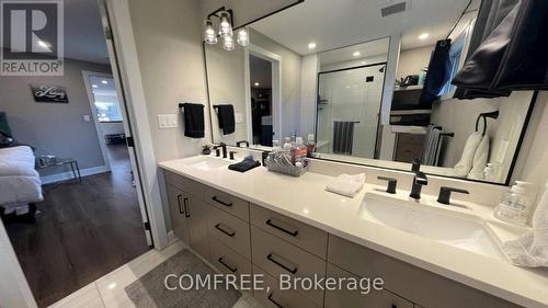 498 Phyllis Street, London South (South E), ON - Indoor Photo Showing Bathroom