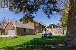 4 MAPLEWOOD DRIVE  St. Catharines, ON L2M 3P1