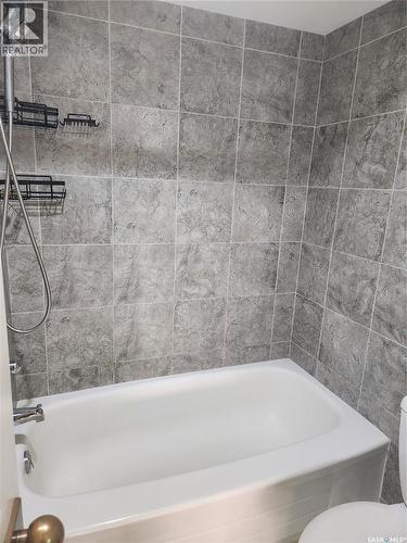 570 424 Spadina Crescent E, Saskatoon, SK - Indoor Photo Showing Bathroom
