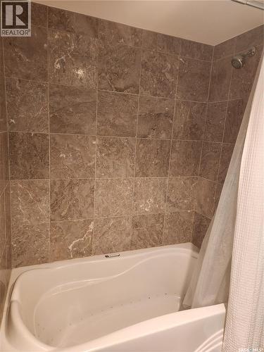 570 424 Spadina Crescent E, Saskatoon, SK - Indoor Photo Showing Bathroom