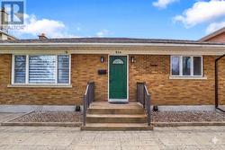 UPPER UNIT - 934 SMYTH ROAD Ottawa, ON K1G 1P6