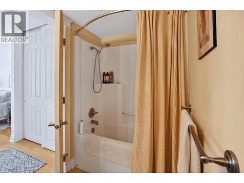 550 Rainbow Drive Unit# 302, Kaslo, BC - Indoor Photo Showing Bathroom