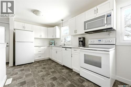 112 1St Avenue, Edenwold, SK - Indoor Photo Showing Kitchen
