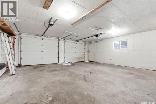 112 1St Avenue, Edenwold, SK - Indoor Photo Showing Garage